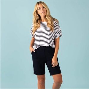 Agnes and Dora Weekday Shorts size Large